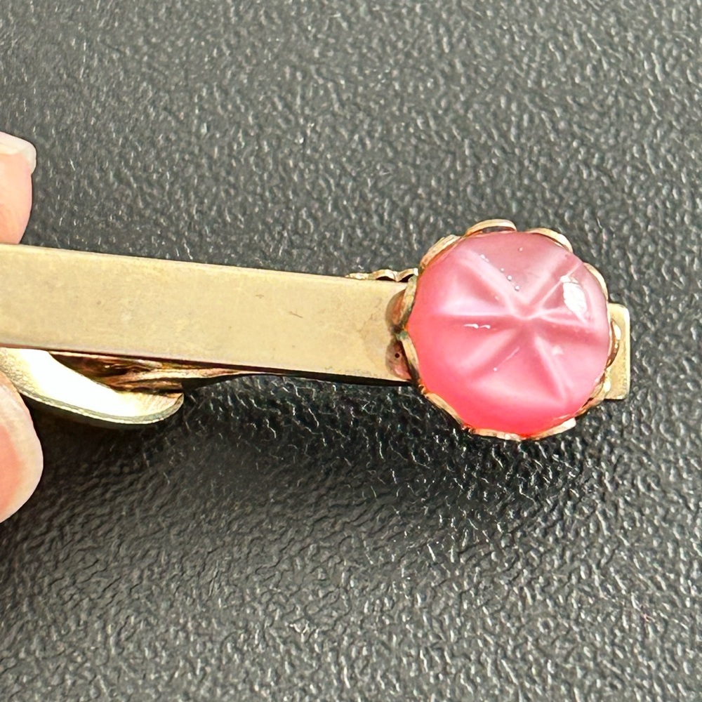 4/$100 vintage 1950 Gold Tie Clip with Pink Accent